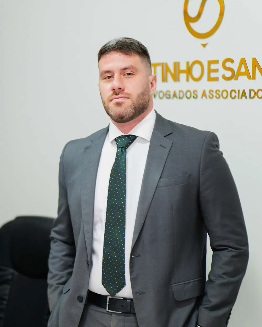 Foto - Dr. Rubens Filho no escritório Coutinho e Santos Advogados Associados